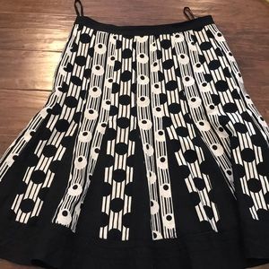 Tweeds full skirt size 8 black circles pattern